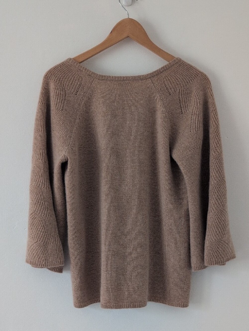 Garnet Hill Cashmere V-Neck Sweater 3/4 Sleeve Baggy Boho in Taupe Sz. Small - Picture 6 of 8
